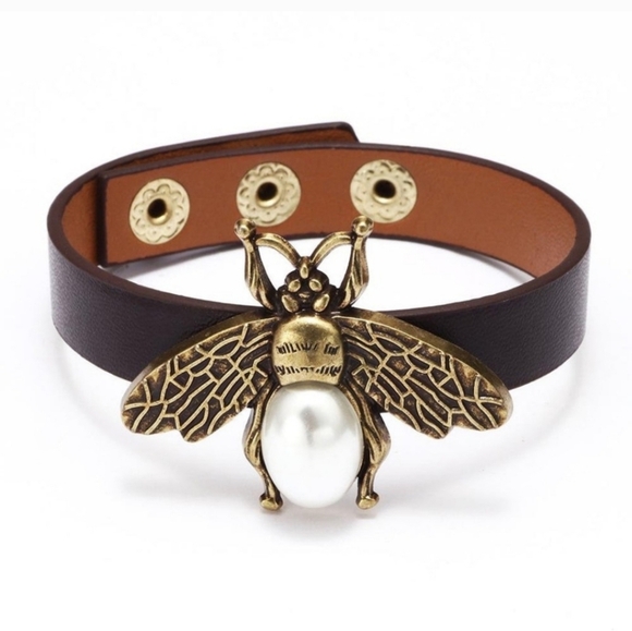 ❗️5/$25❗️Fortune & Luck Pearl Bee Leather Bracelet, Adjustable - Picture 2 of 3
